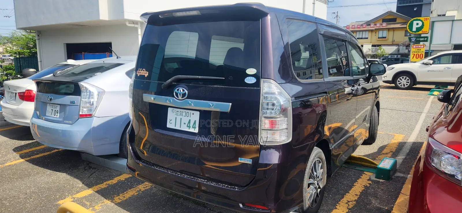 Toyota Voxy X L Edition 2WD 7-Seater 2012 Beige