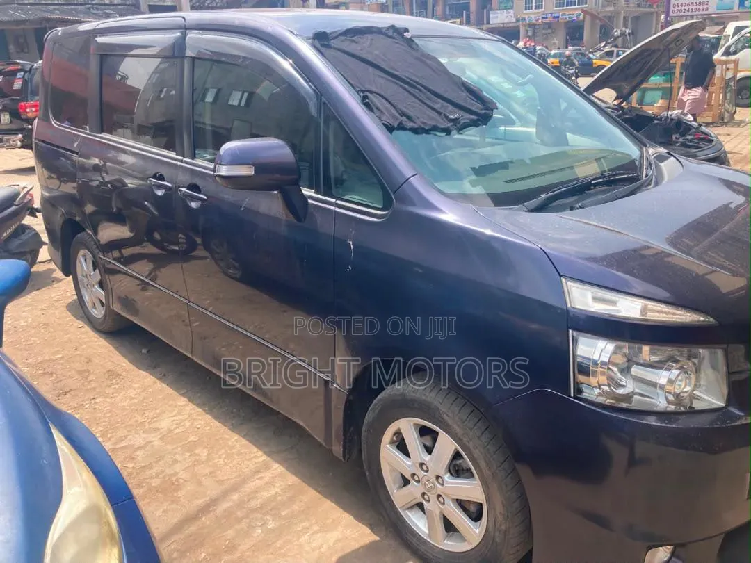 Toyota Voxy 2012 Black