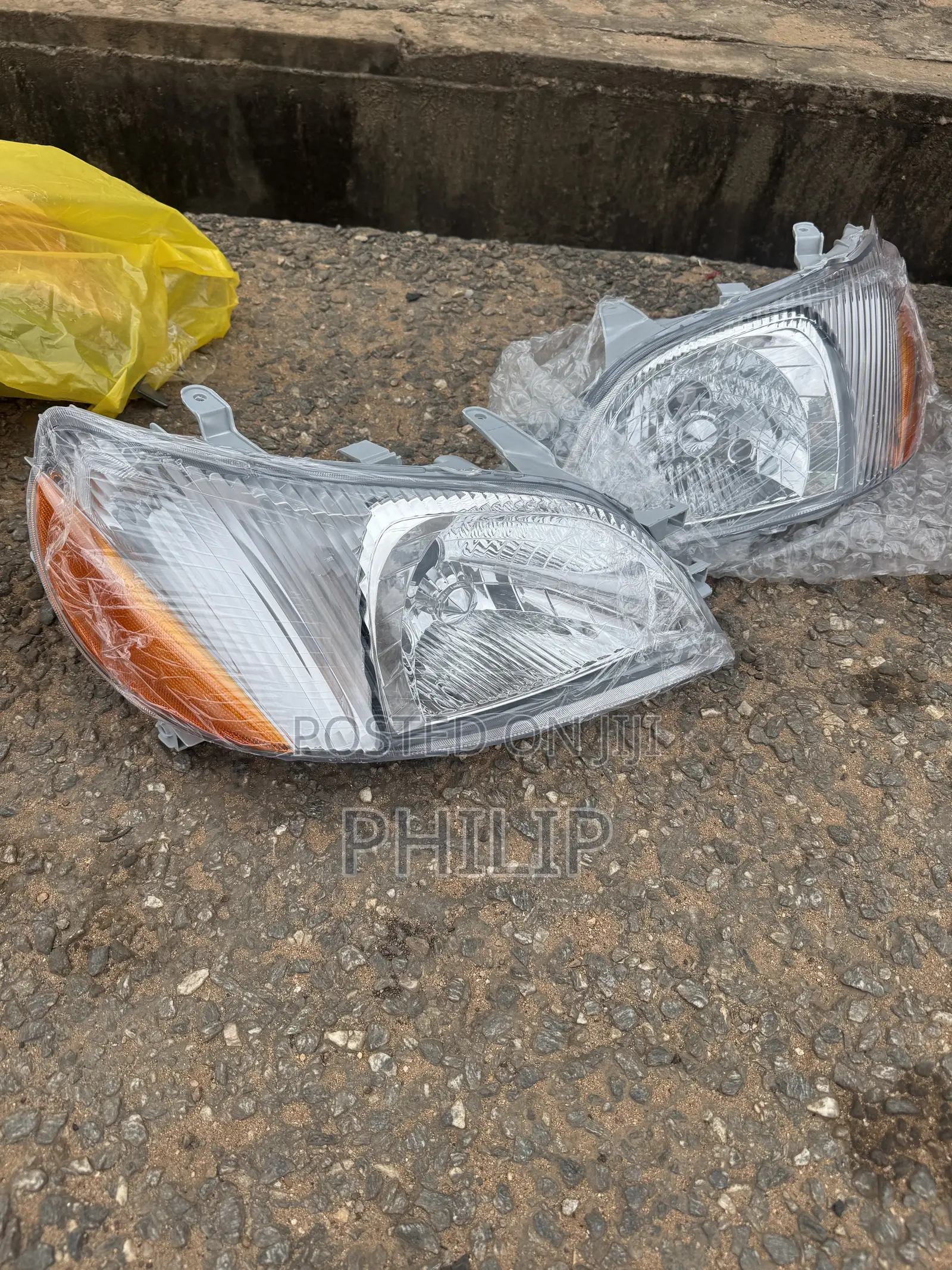 Toyota Echo 2000 Headlight Pair