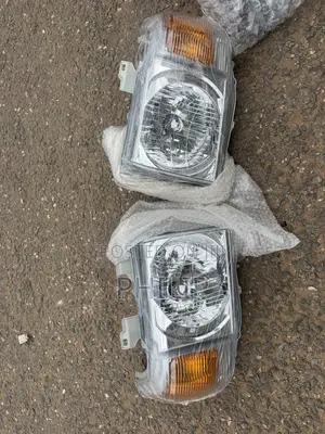 Toyota Landcruiser Headlight Pair