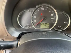 Toyota Vitz 1.0 FWD 5dr 2012 Gray
