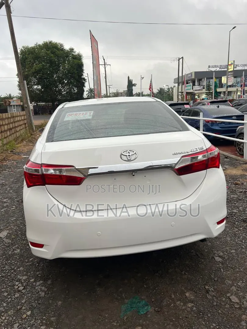 Toyota Corolla Altis 2017 White