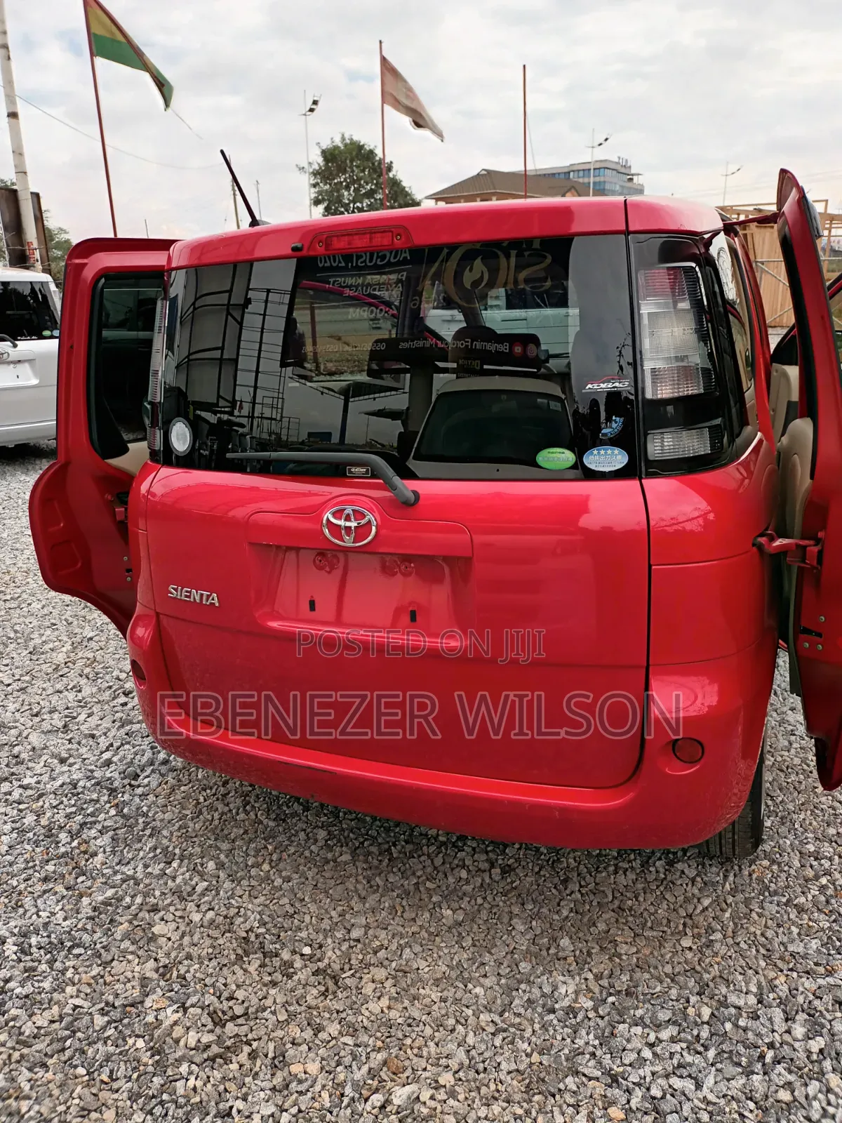 Toyota Sienta 2012 Red