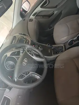 Hyundai Elantra Limited Sedan FWD (1.8L 4cyl 6A) 2016 Red