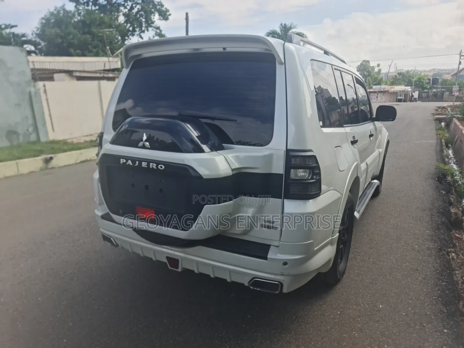 Mitsubishi Pajero 2013 White