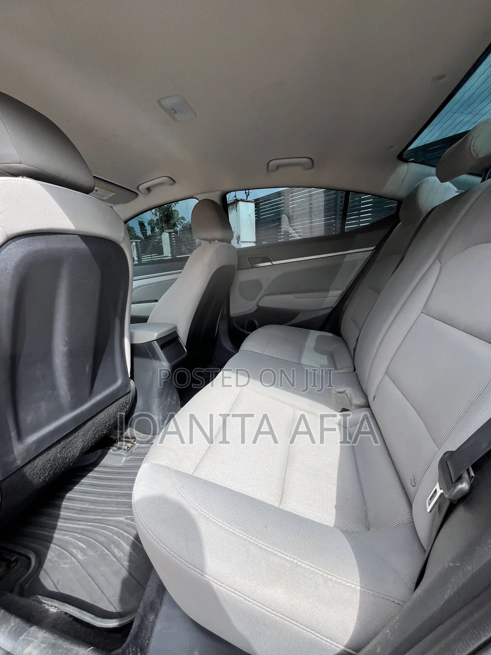 Hyundai Elantra SE Sedan FWD (2.0L 4cyl 6M) 2017 Red