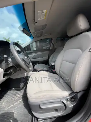 Hyundai Elantra SE Sedan FWD (2.0L 4cyl 6M) 2017 Red