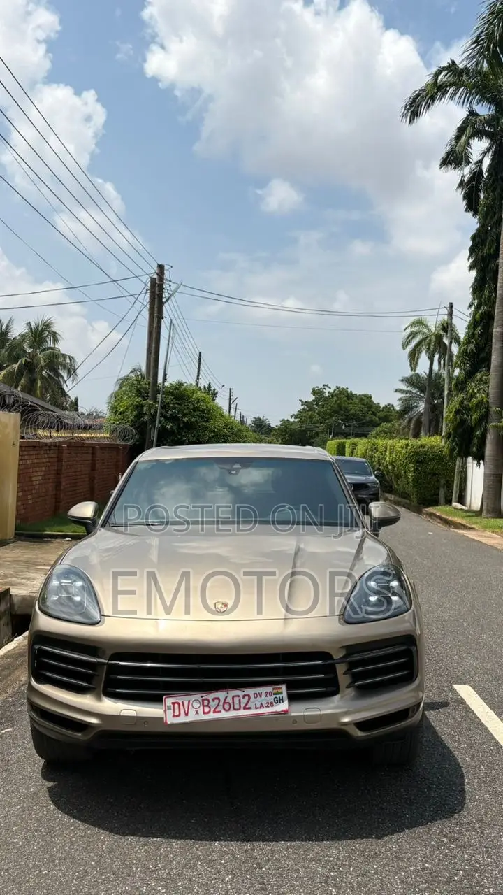 Porsche Cayenne Base AWD 2020 Brown