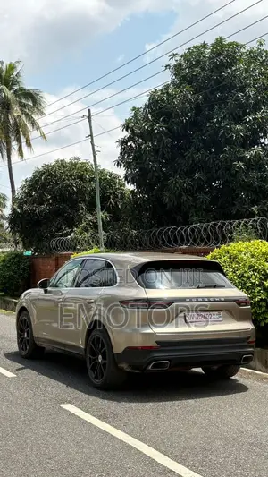 Porsche Cayenne Base AWD 2020 Brown