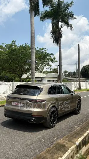 Porsche Cayenne Base AWD 2020 Brown