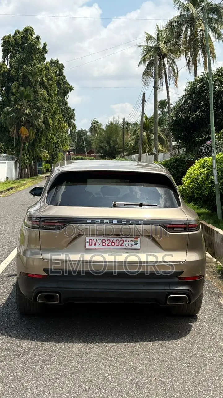 Porsche Cayenne Base AWD 2020 Brown