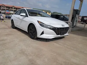 Hyundai Elantra SEL 2021 White
