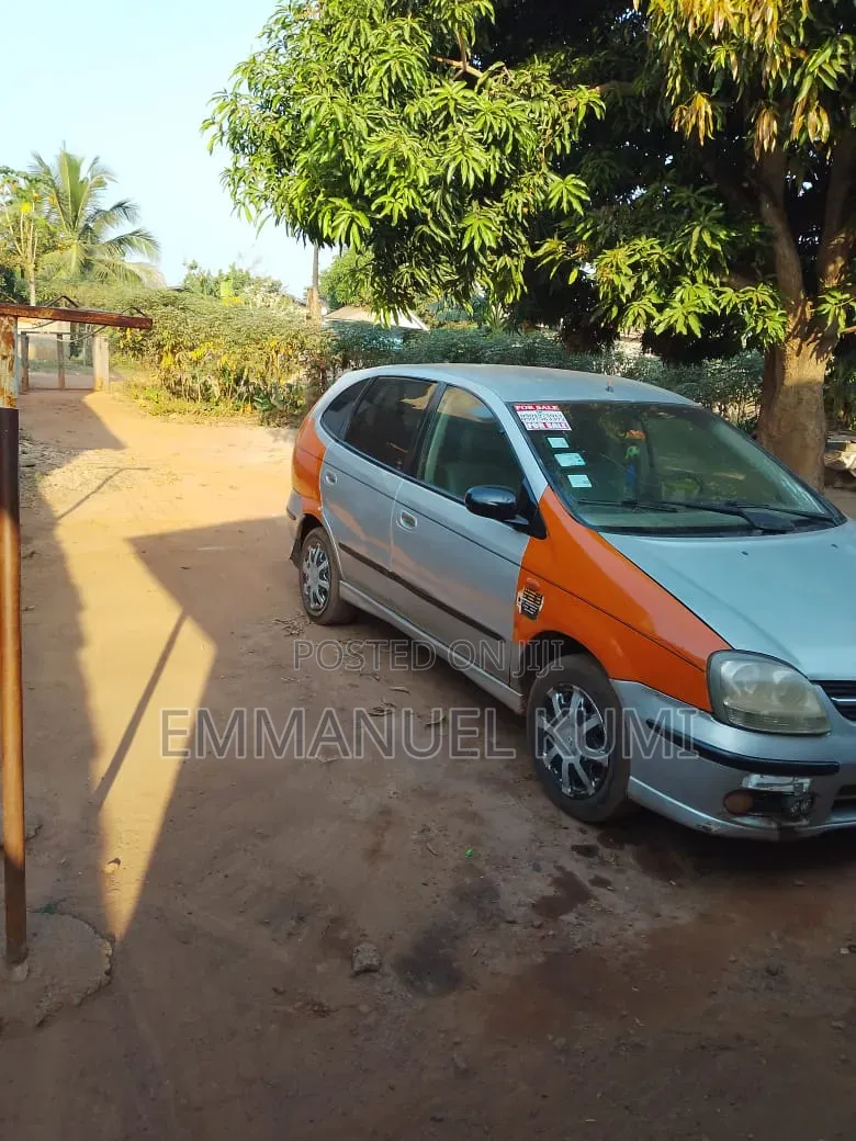 Nissan Almera 2000 Gray