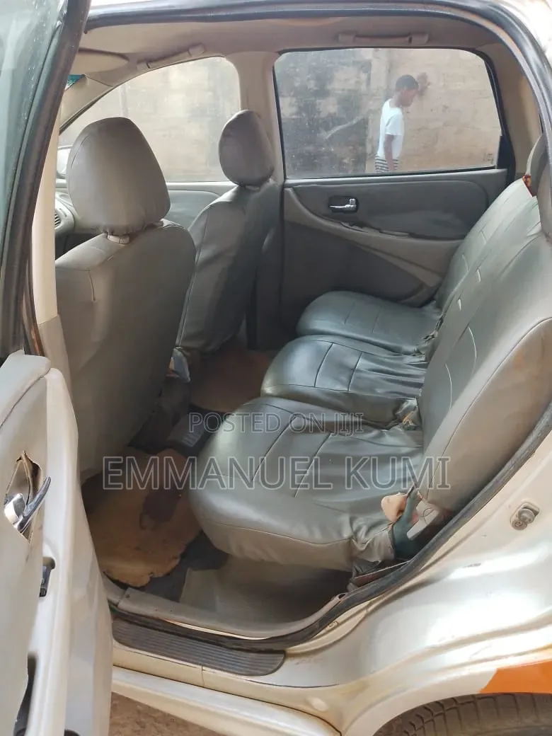 Nissan Almera 2000 Gray