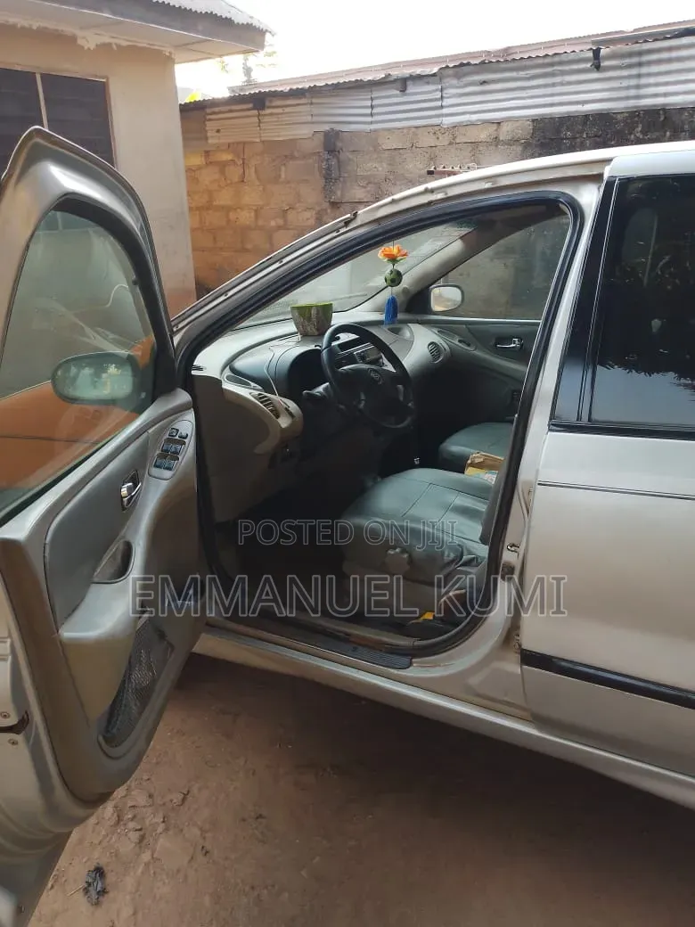 Nissan Almera 2000 Gray