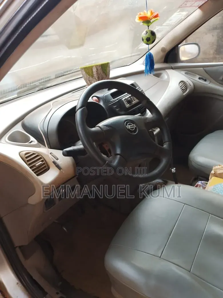 Nissan Almera 2000 Gray