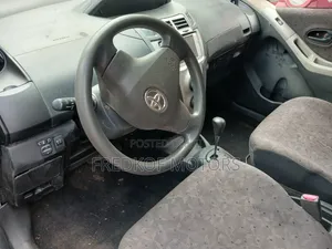 Toyota Vitz 1.3 FWD 3dr 2012 Silver