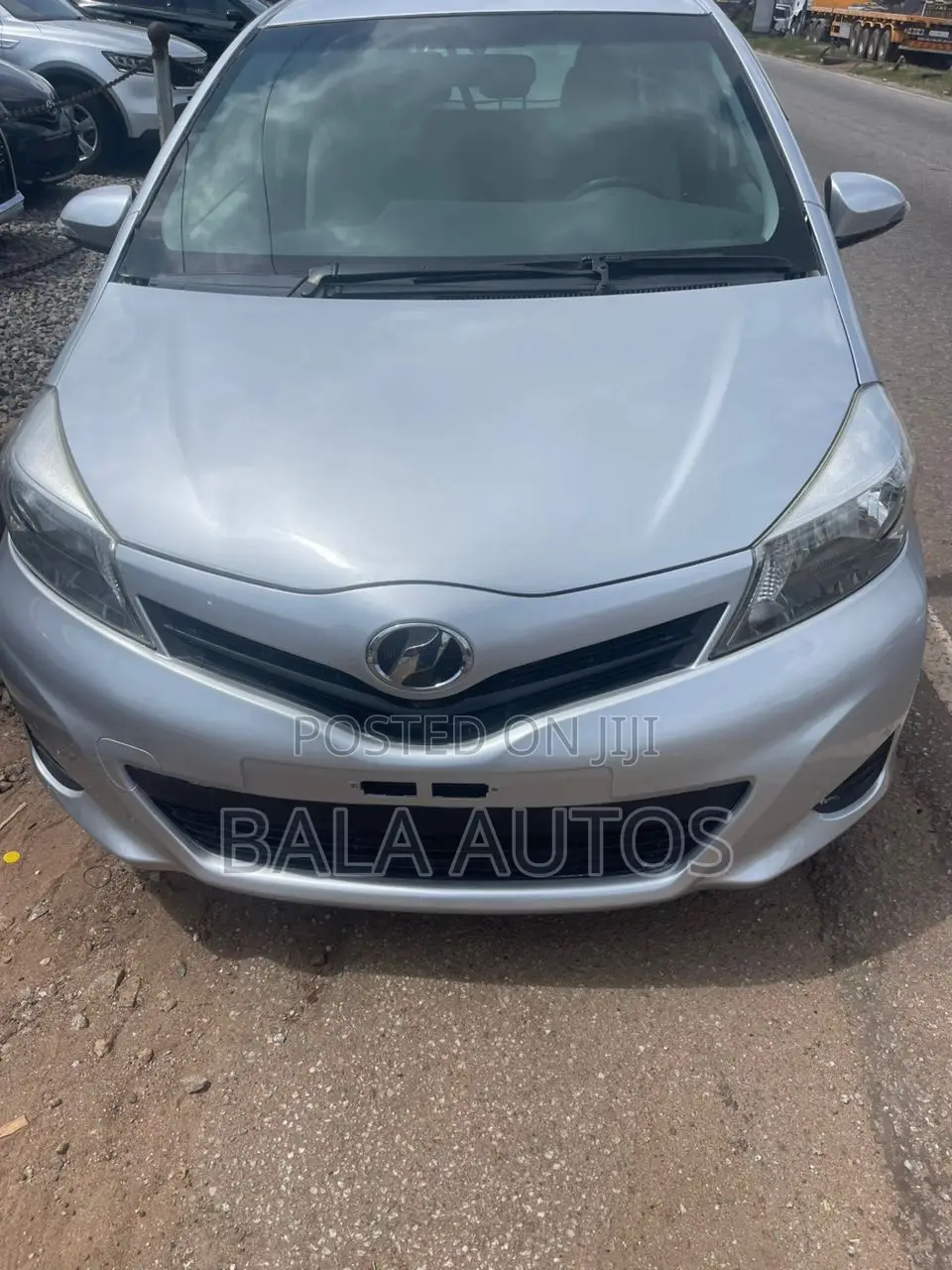 Toyota Vitz 2012 Silver