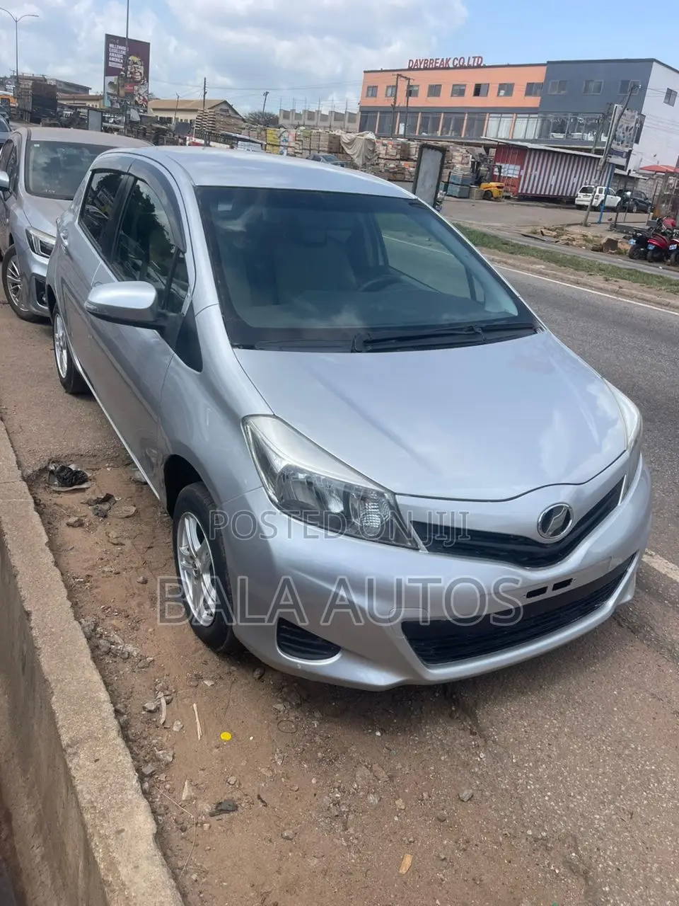 Toyota Vitz 2012 Silver