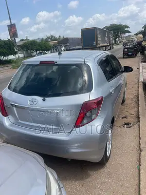 Toyota Vitz 2012 Silver