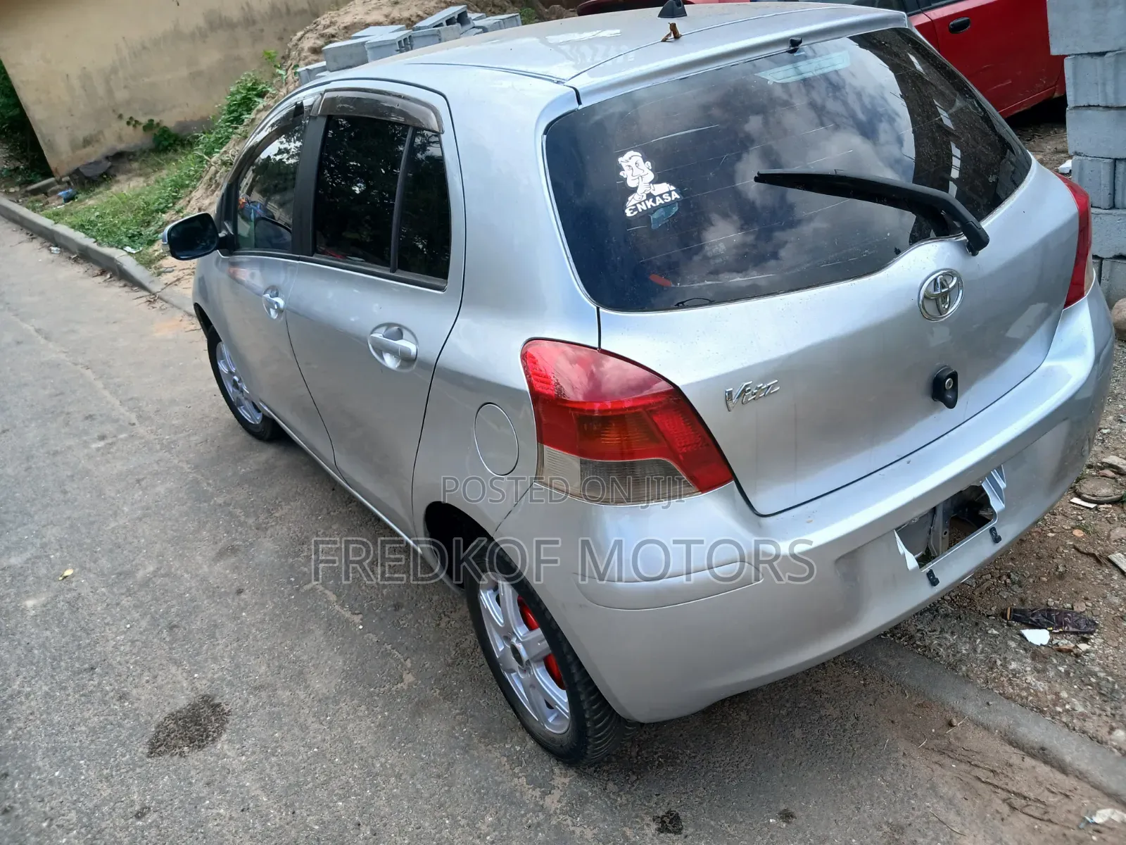Toyota Vitz 2012 Silver