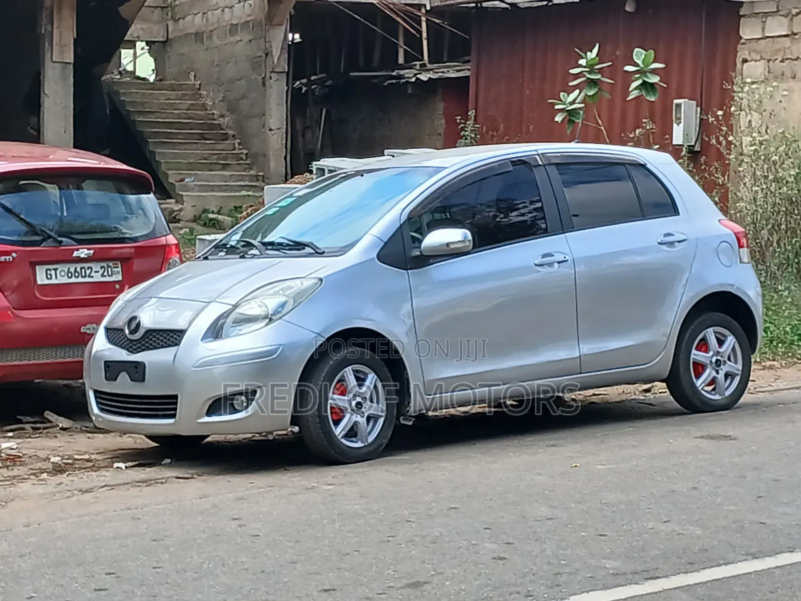 Toyota Vitz 2012 Silver