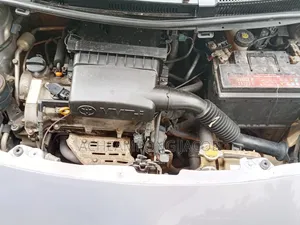 Toyota Vitz 1.3 AWD 3dr 2010 Silver