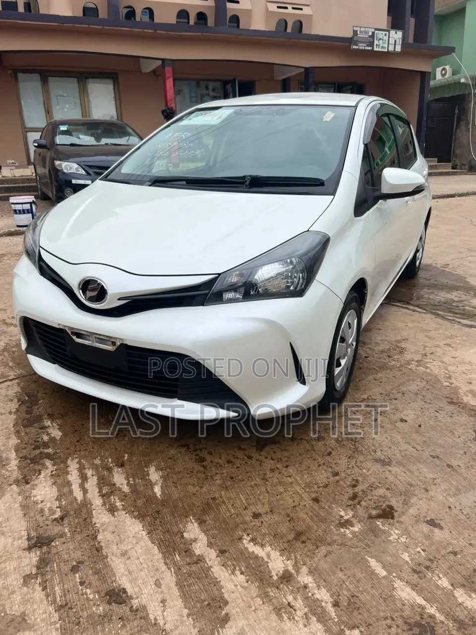 Toyota Vitz 2015 White