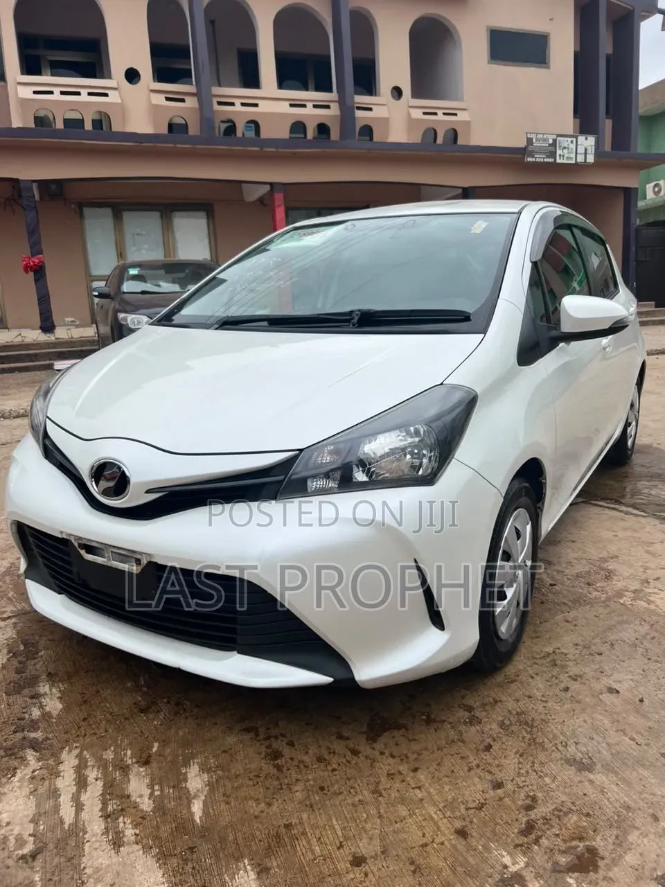 Toyota Vitz 2015 White