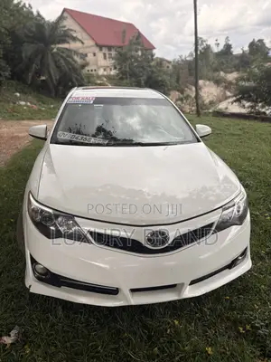 Toyota Camry SE 4dr Sedan (2.5L 4cyl 6A) 2013 White