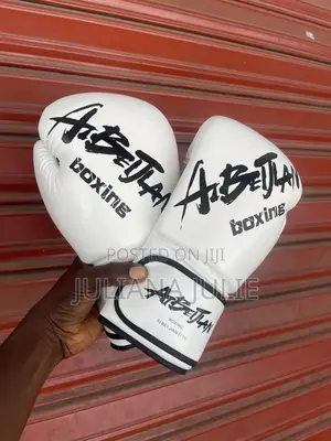 Original Boxing Gloves Available at Cool Price