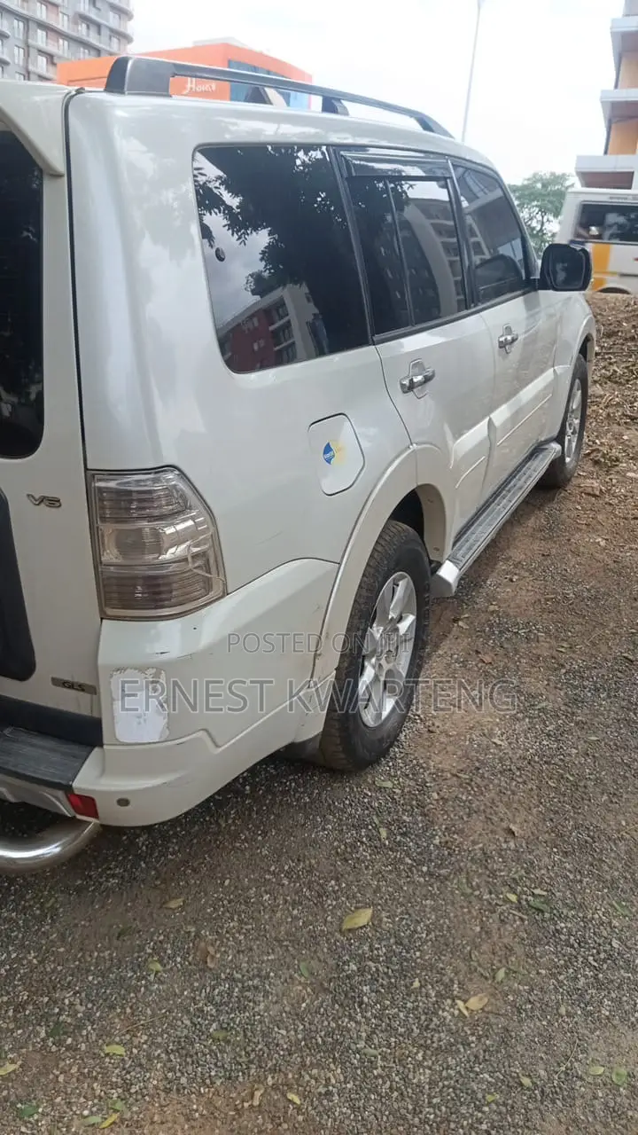 Mitsubishi Pajero 2015 White