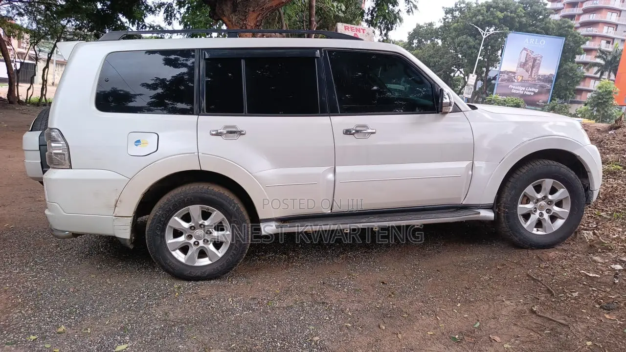 Mitsubishi Pajero 2015 White