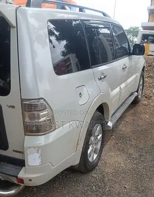 Mitsubishi Pajero 2010 Gray