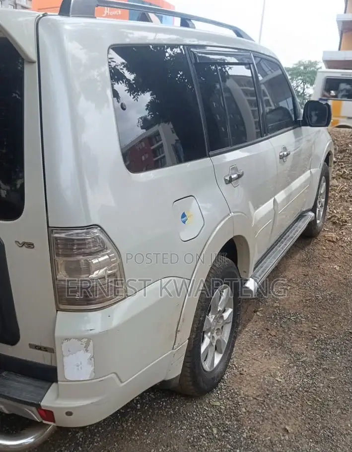 Mitsubishi Pajero 2010 Gray