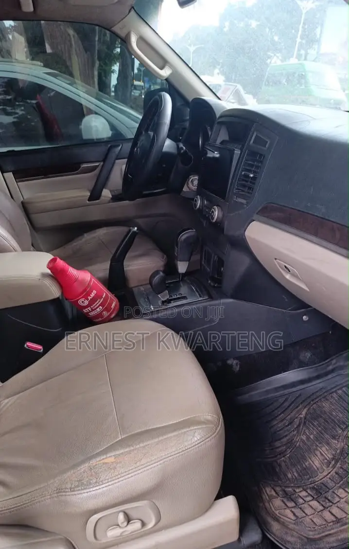 Mitsubishi Pajero 2010 Gray