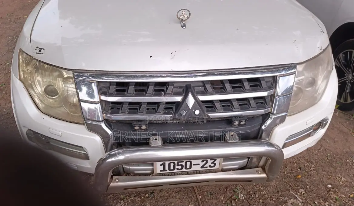 Mitsubishi Pajero 2010 Gray