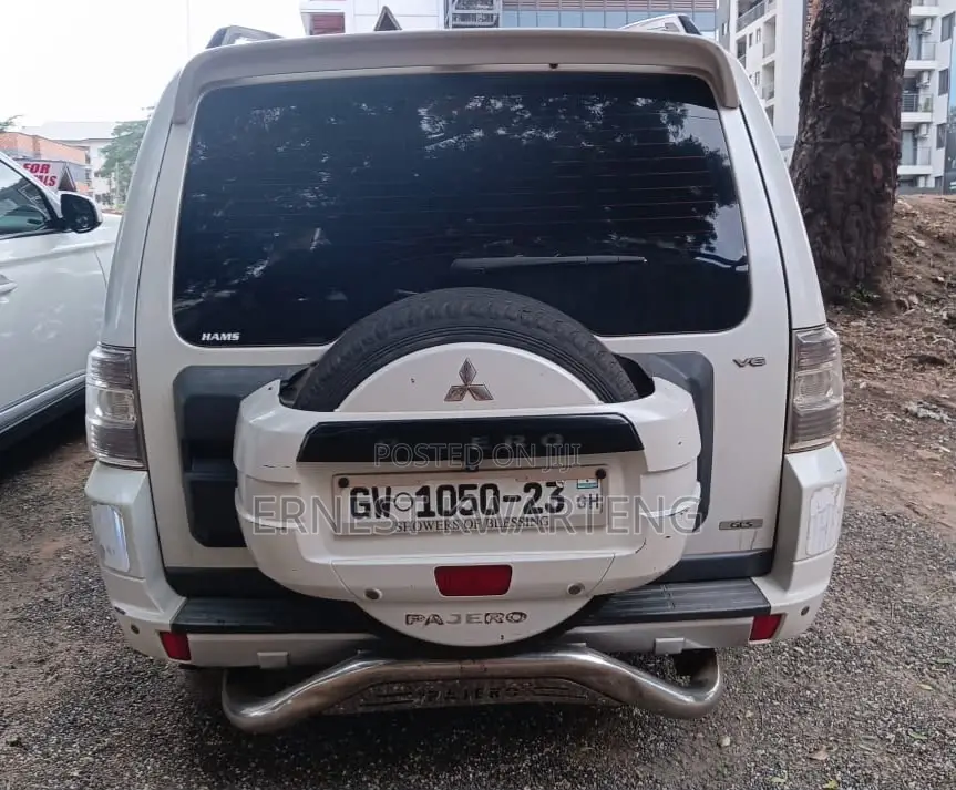 Mitsubishi Pajero 2010 Gray