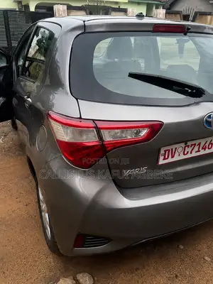 Toyota Yaris 2017 Gold