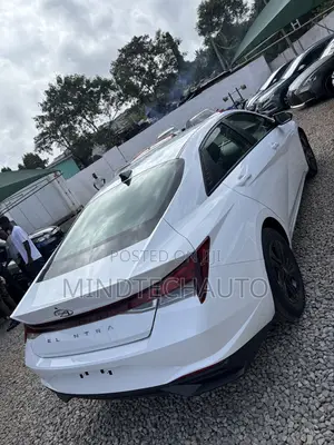 Hyundai Elantra Limited 2021 White