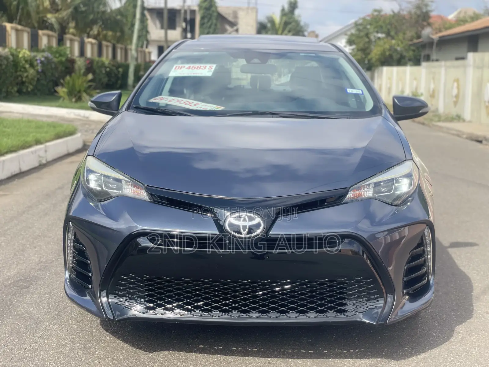 Toyota Corolla SE Special Edition 4dr Sedan (1.8L 4cyl CVT) 2017 Gray