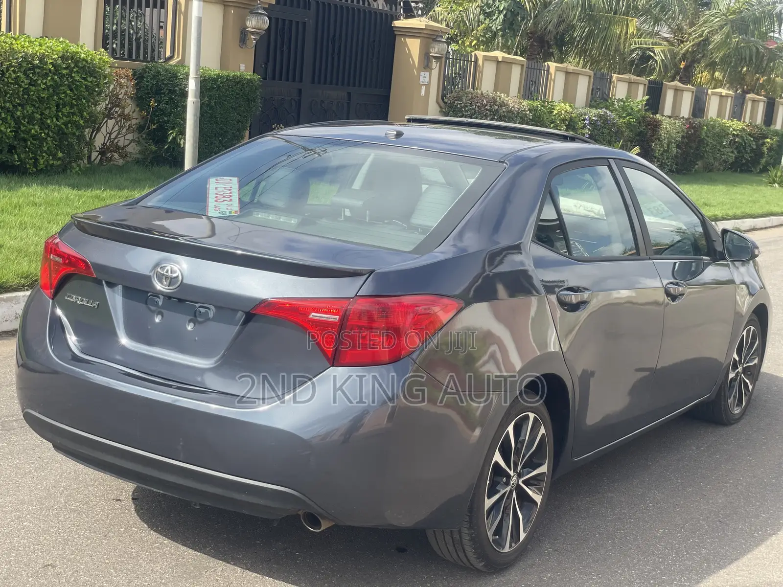 Toyota Corolla SE Special Edition 4dr Sedan (1.8L 4cyl CVT) 2017 Gray