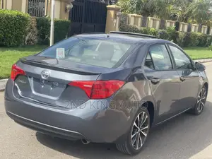 Toyota Corolla SE Special Edition 4dr Sedan (1.8L 4cyl CVT) 2017 Gray