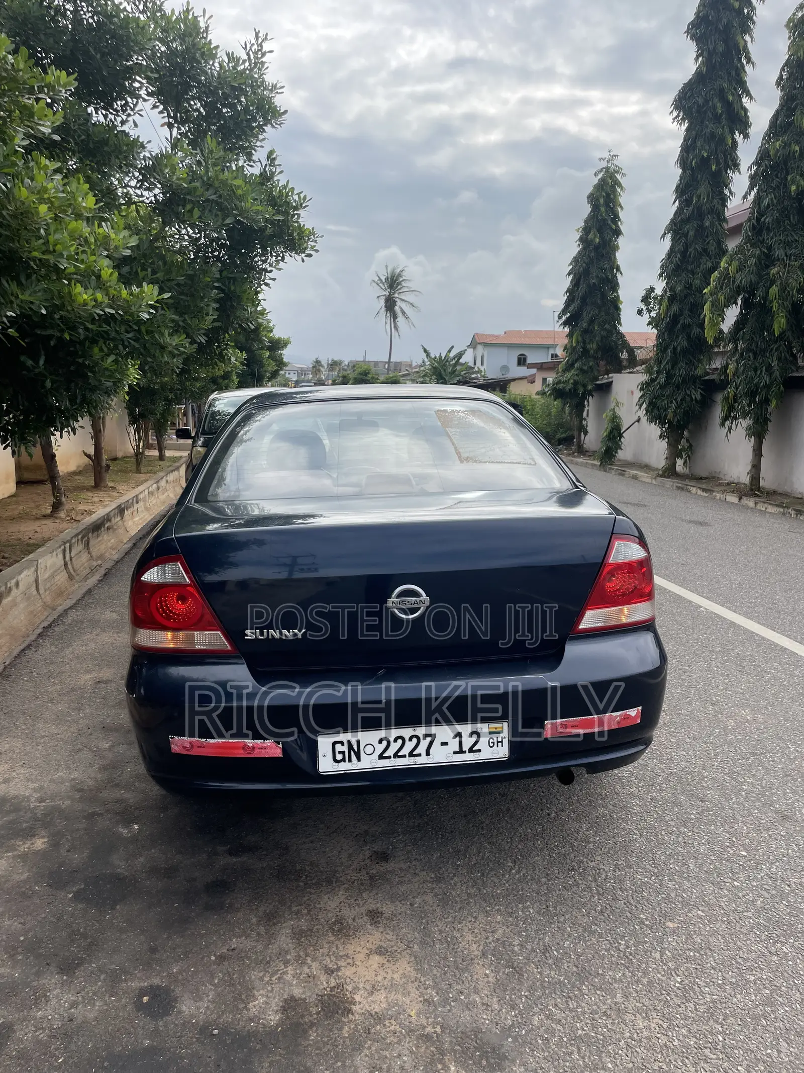 Nissan Sunny 2012 Black