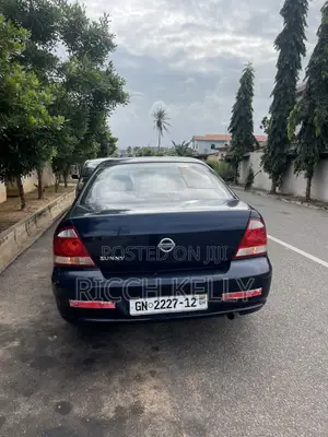 Nissan Sunny 2012 Black