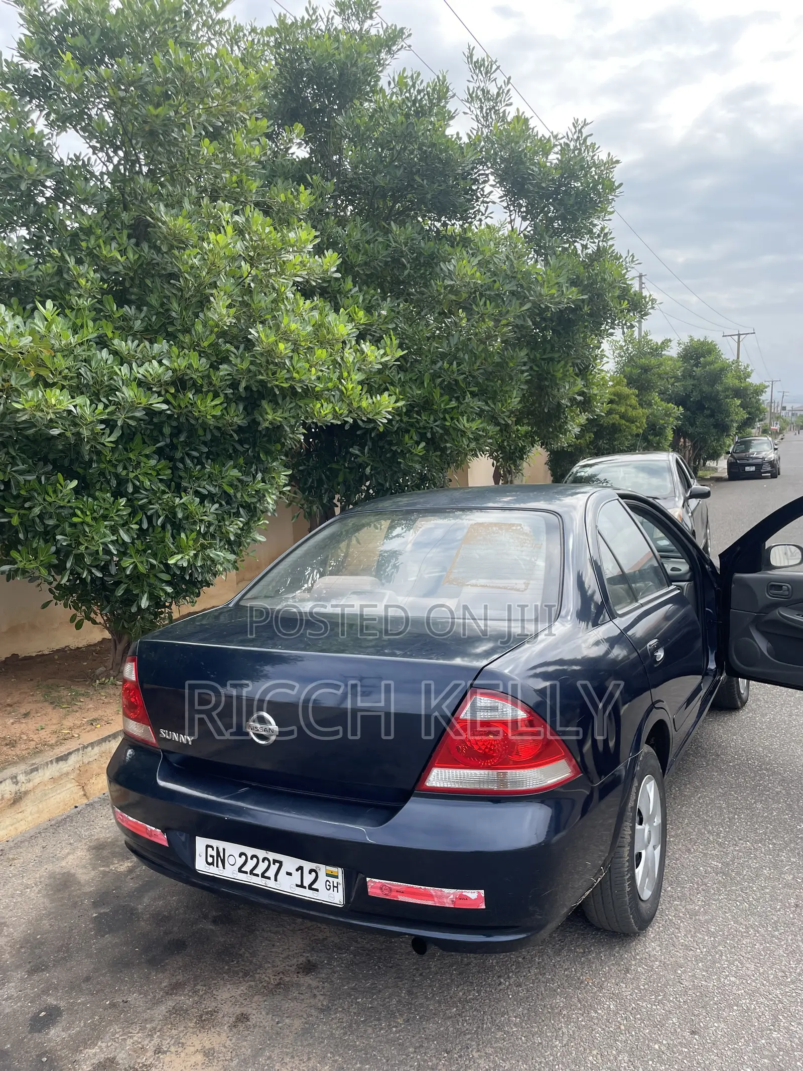 Nissan Sunny 2012 Black