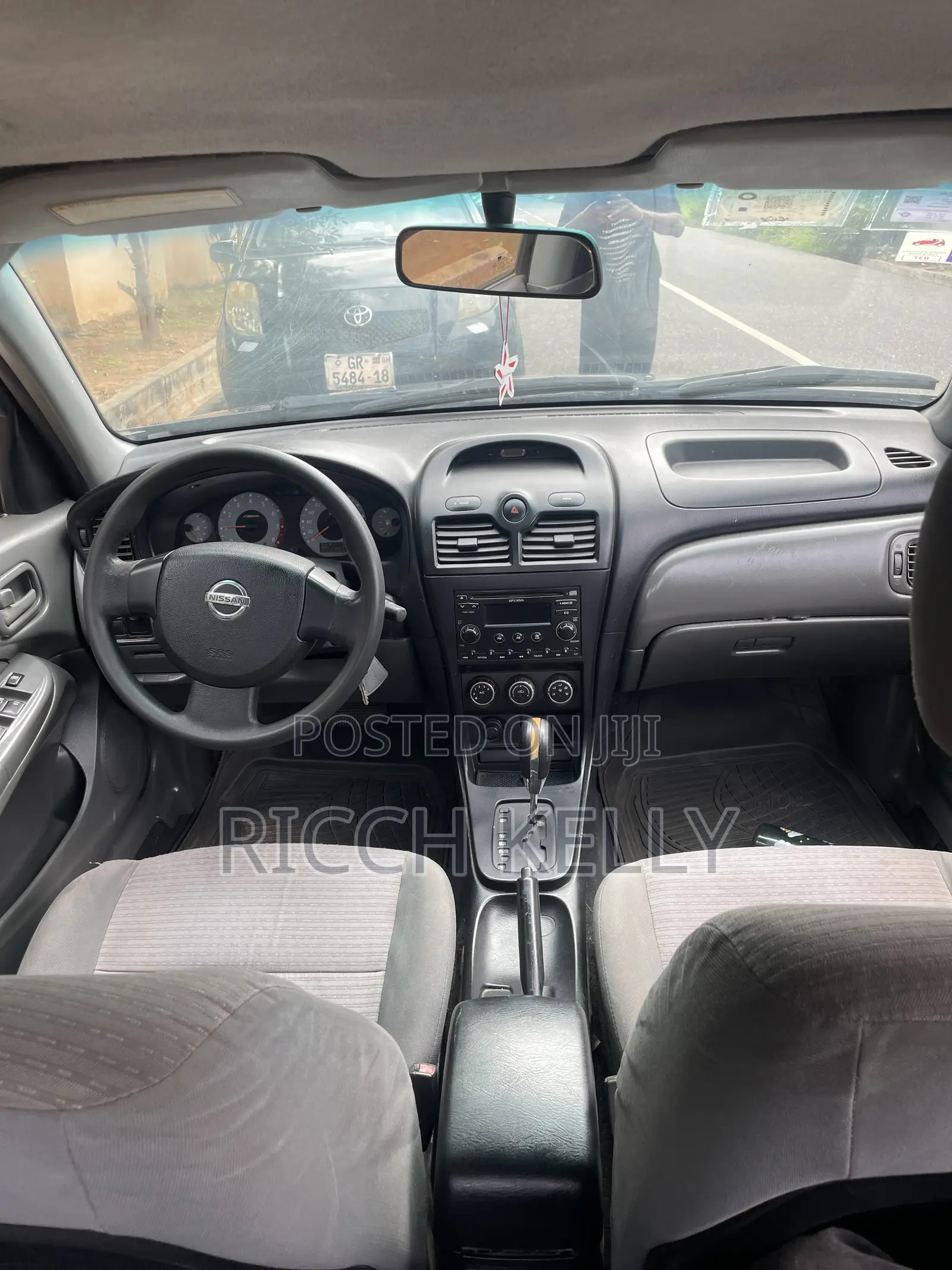 Nissan Sunny 2012 Black