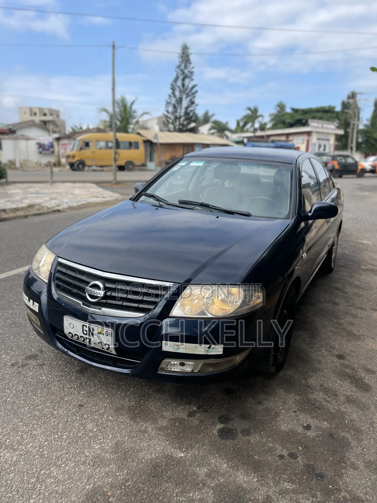 Nissan Sunny 2012 Black