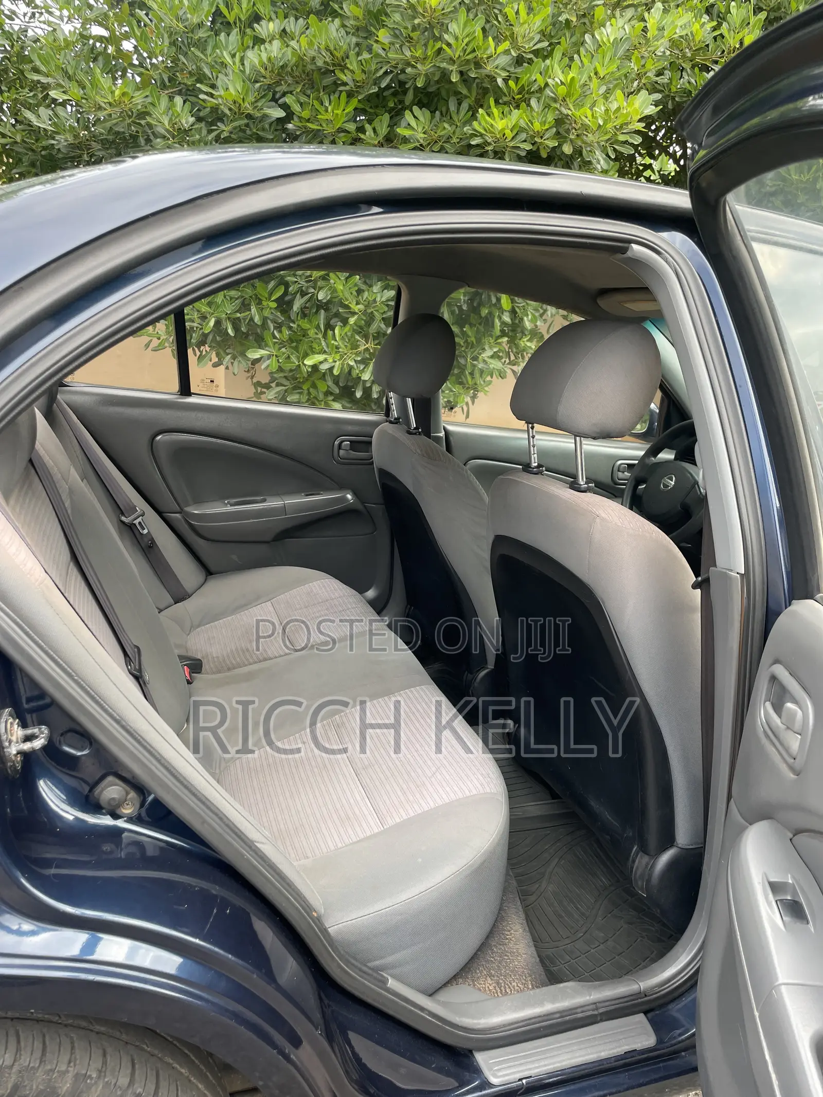 Nissan Sunny 2012 Black