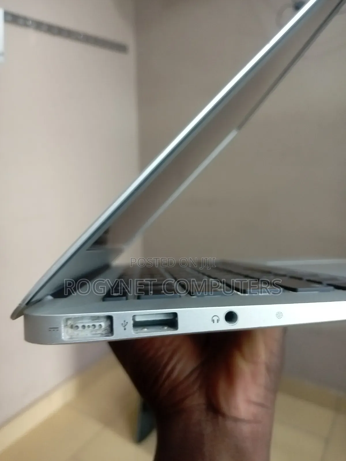 Laptop Apple MacBook Air 2011 2GB Intel Core i5 SSD 128GB
